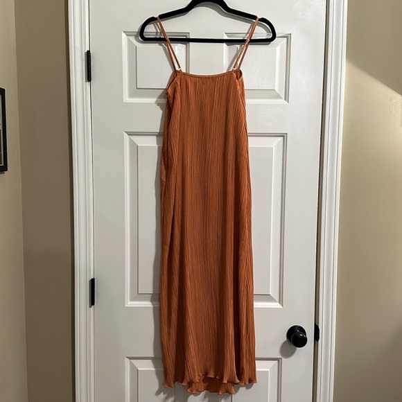 Madewell The Goldie Dress in Plissé Sunset Haze - Picture 5 of 9